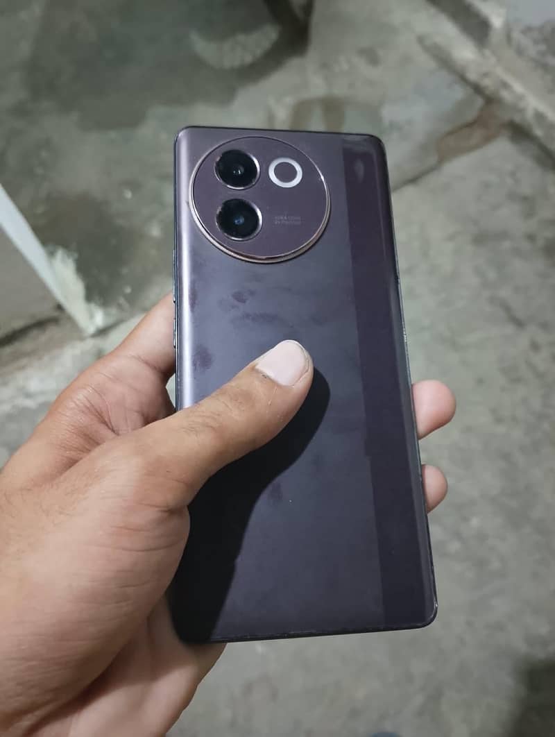 Vivo V30e 4
