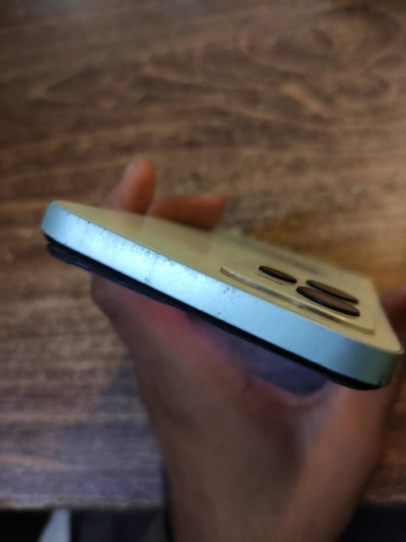 Realme C35 4