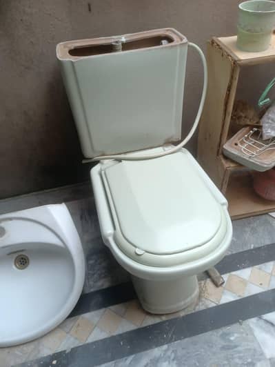 Wash basin, Seat with cover, mirror