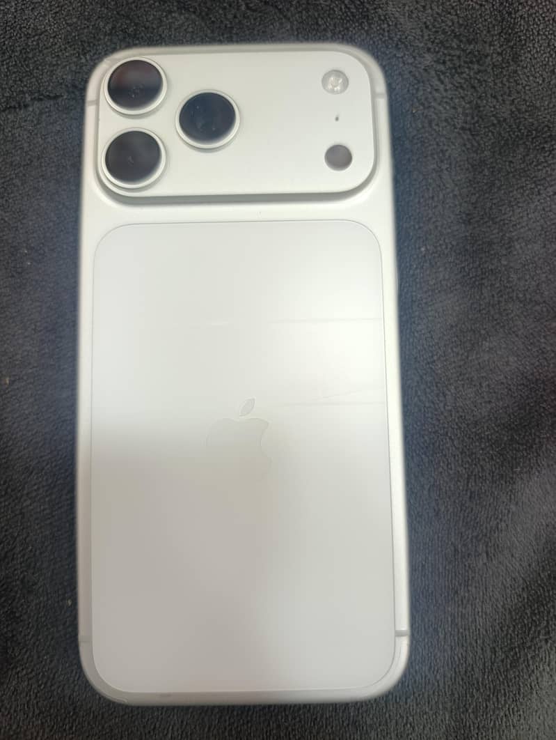iPhone 17 Pro Max silver 1