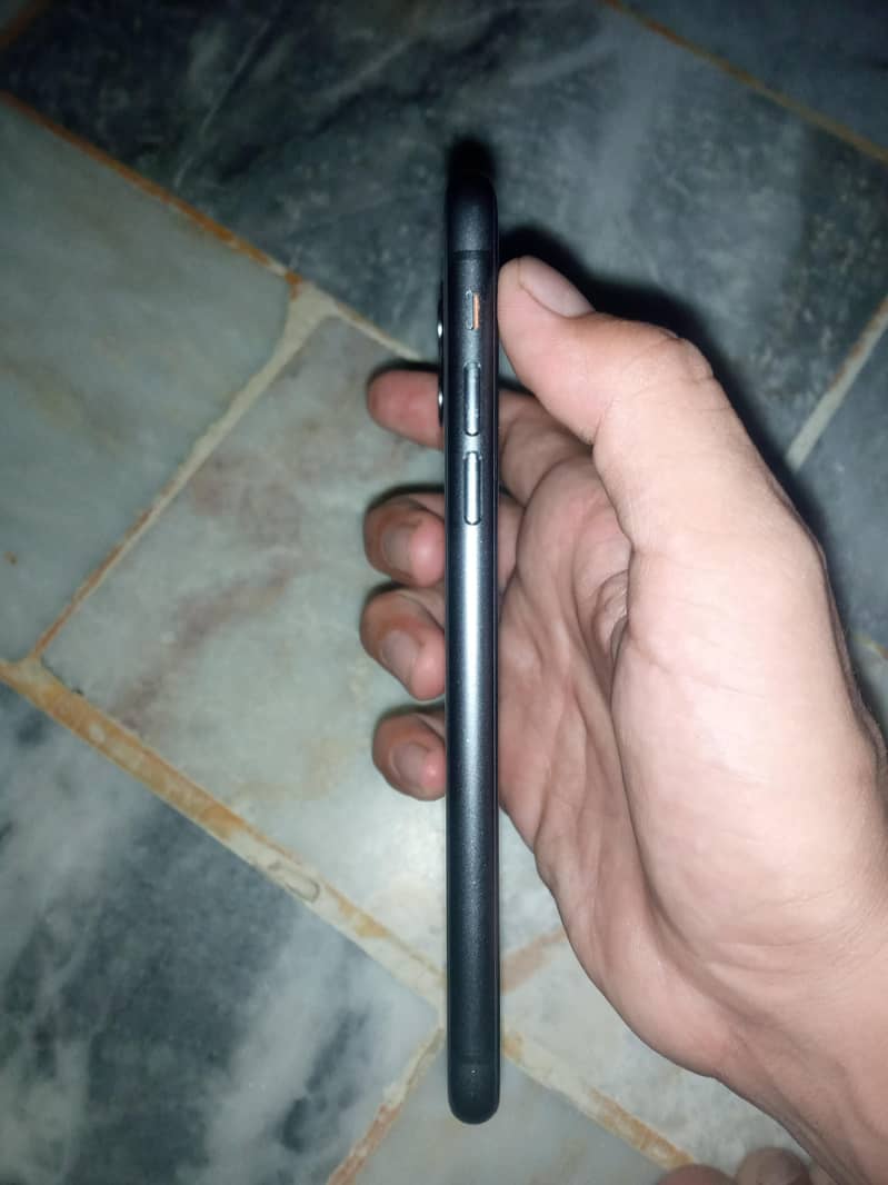 Apple iPhone 11 0