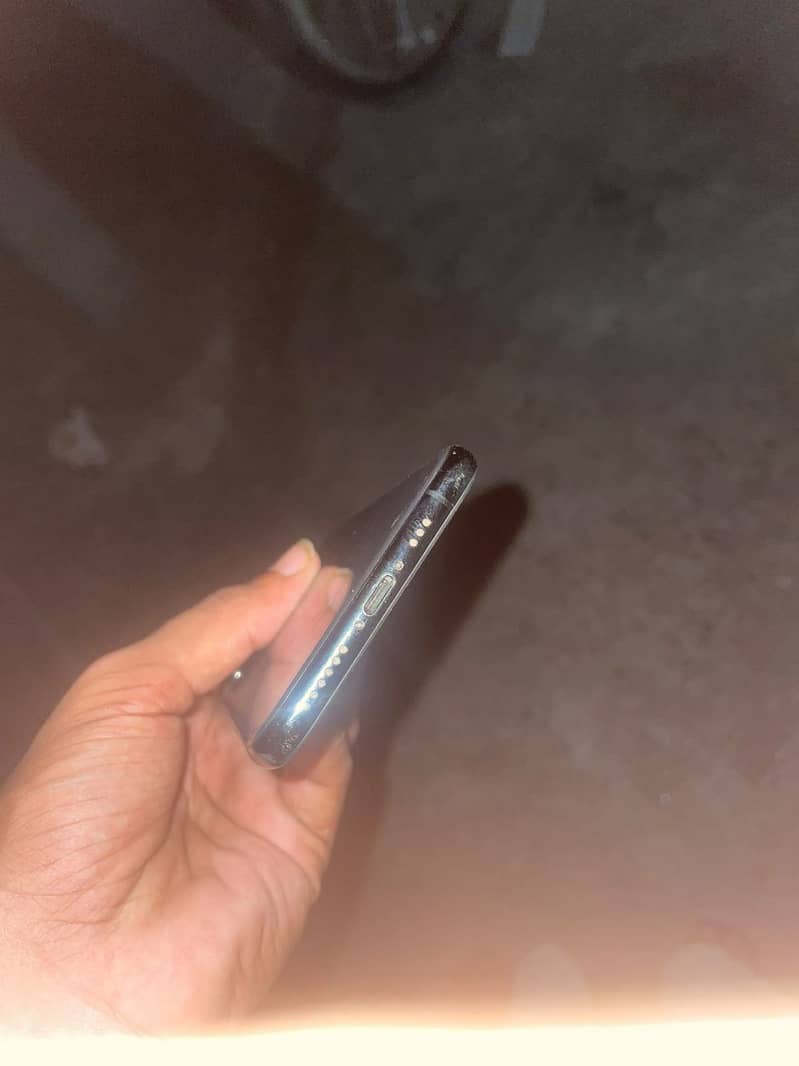 Apple iPhone XS 4
