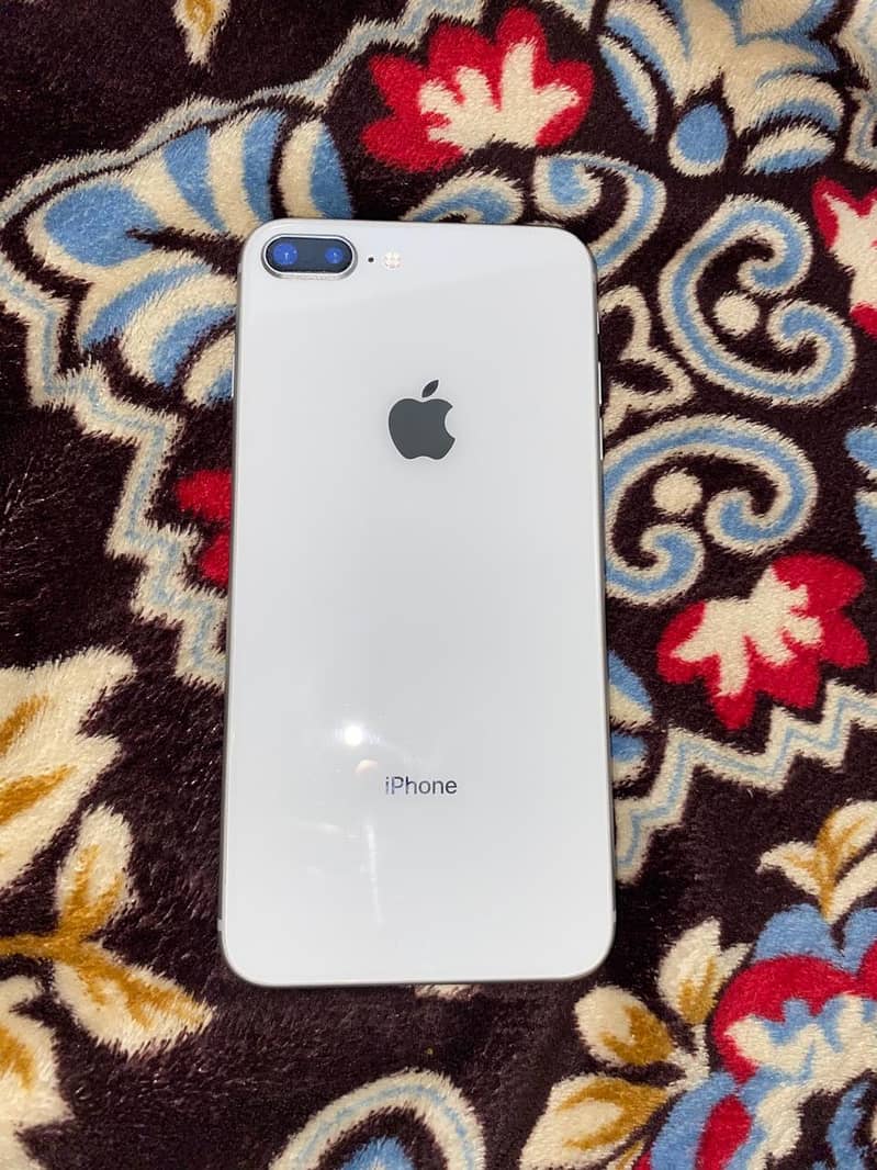 Apple iPhone 8 Plus 0
