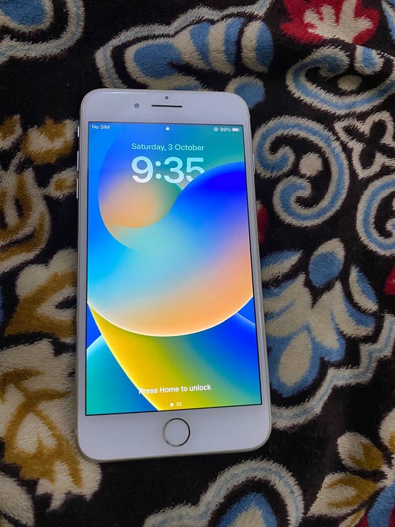 Apple iPhone 8 Plus 1