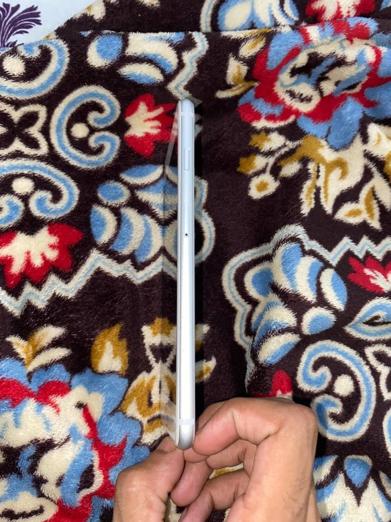 Apple iPhone 8 Plus 5