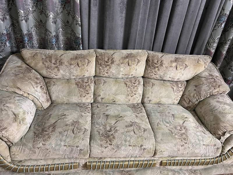 slightly used sofa set 0
