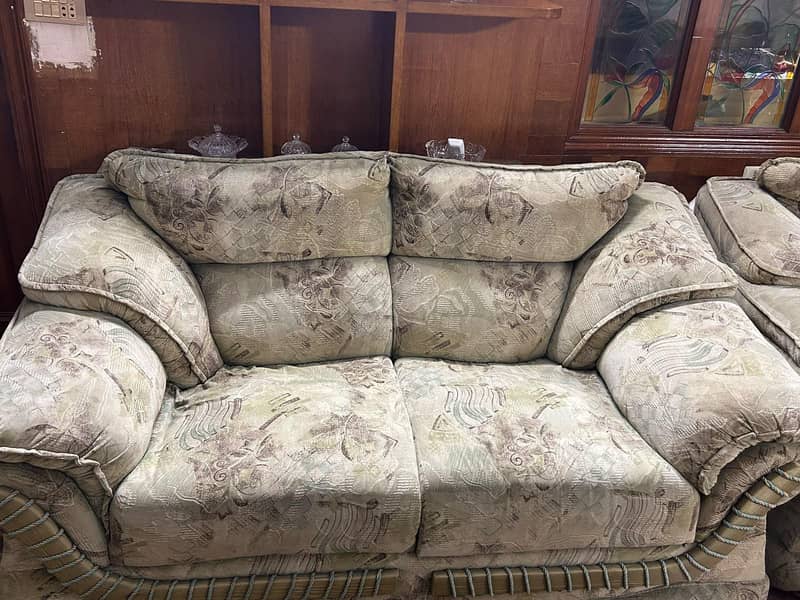 slightly used sofa set 3