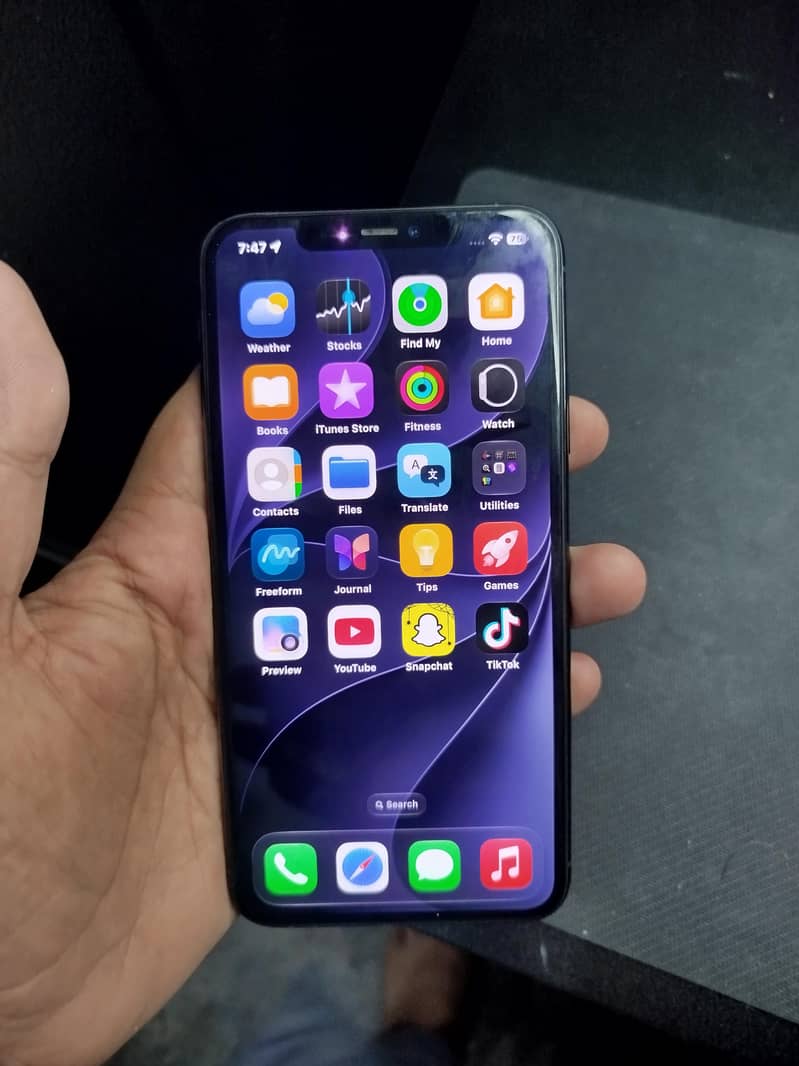 Apple iPhone 11 Pro Max 1