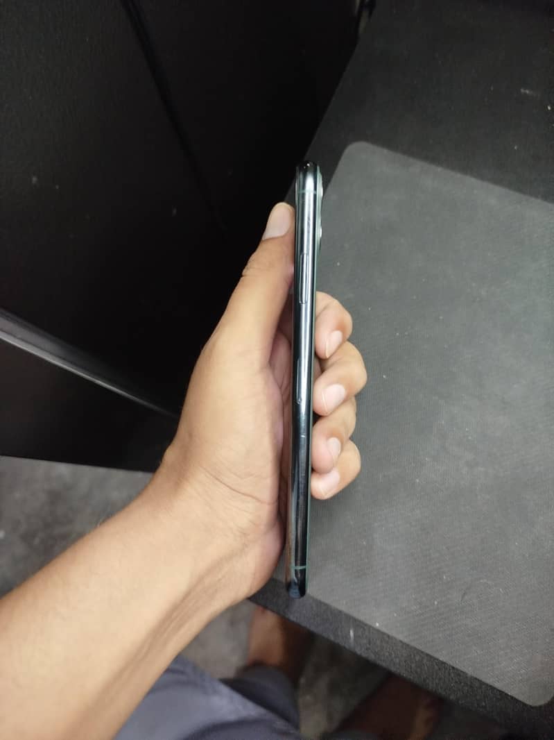 Apple iPhone 11 Pro Max 2