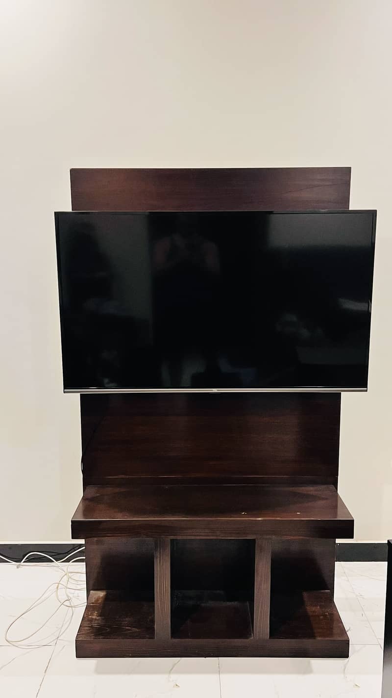 LED TV console 0