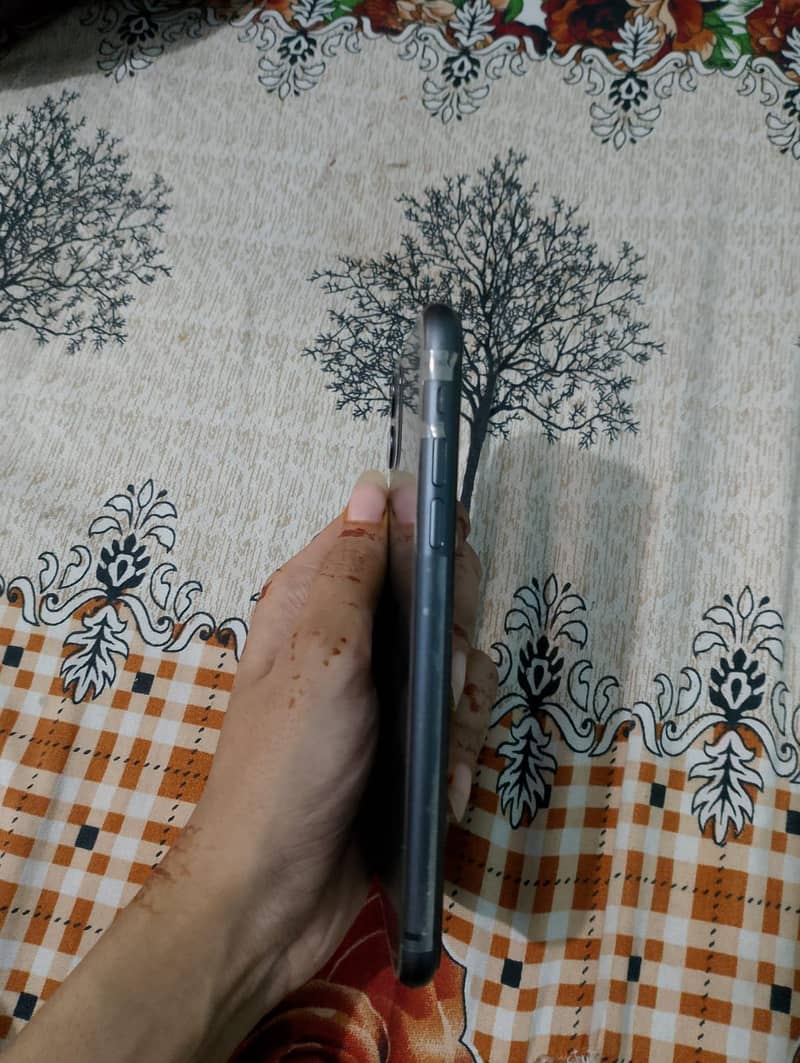 Apple iPhone 11 2