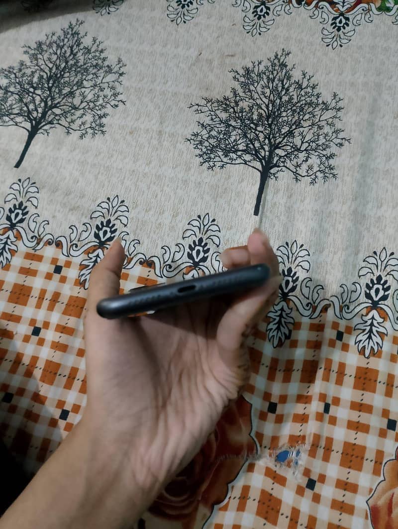 Apple iPhone 11 5