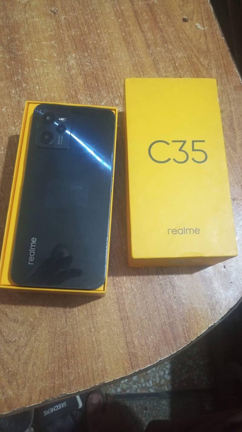 Realme C35 0