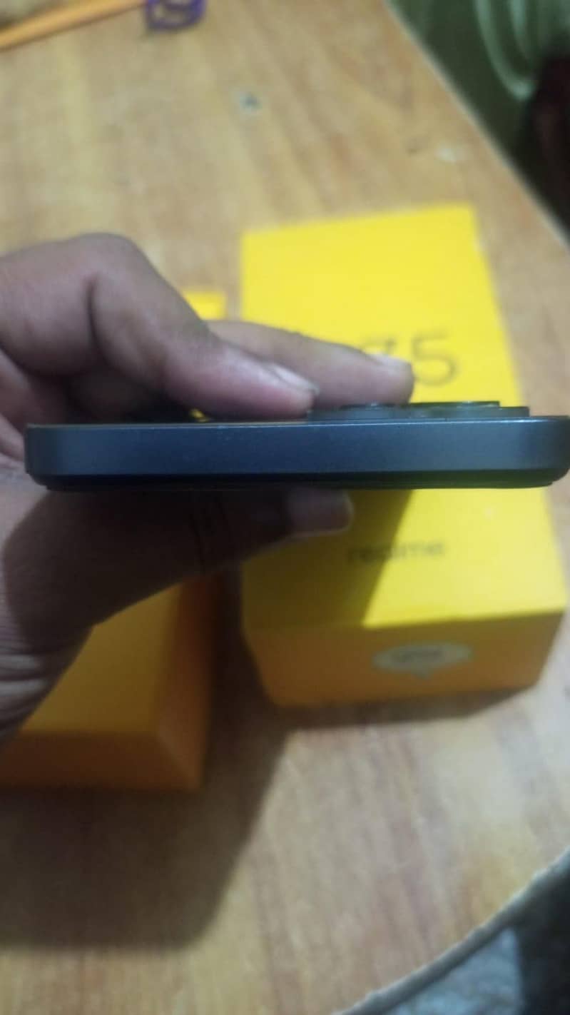 Realme C35 1