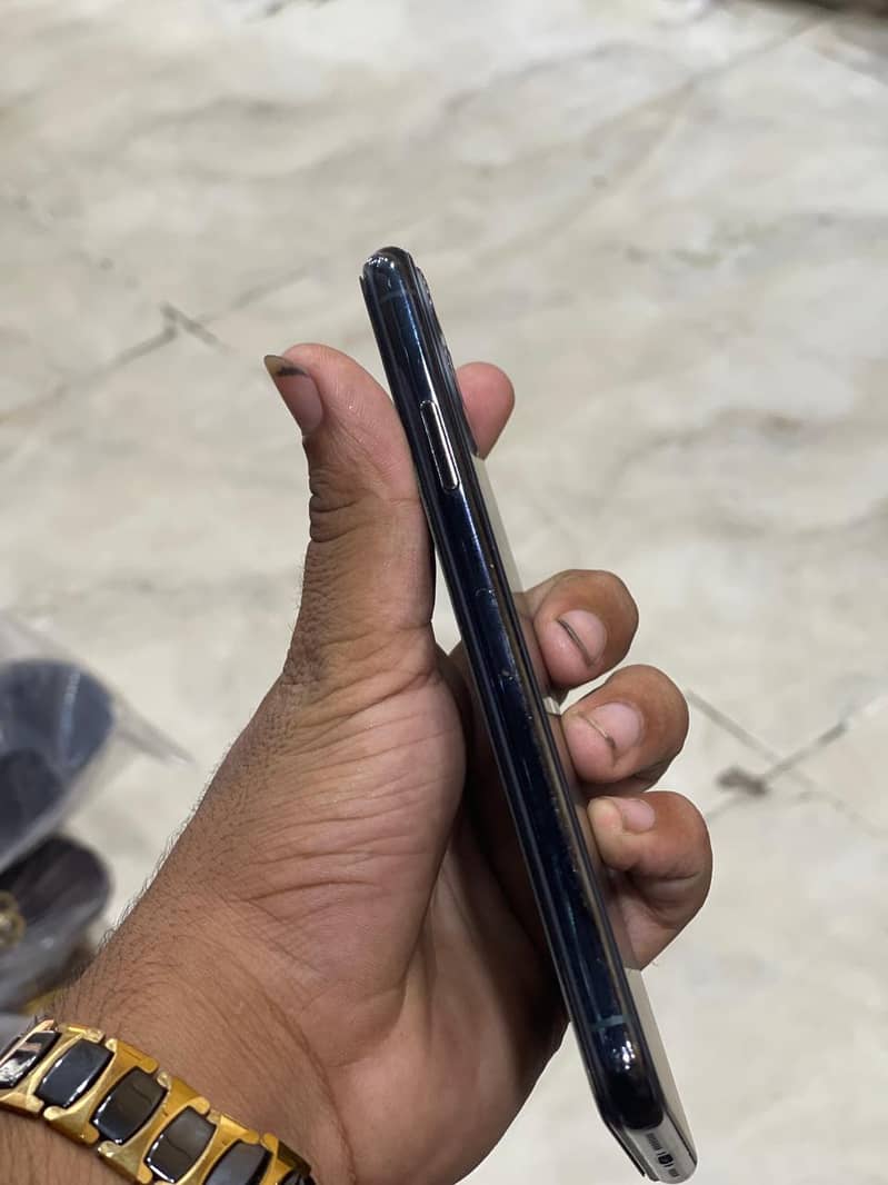 Apple iPhone 11 Pro Max 1