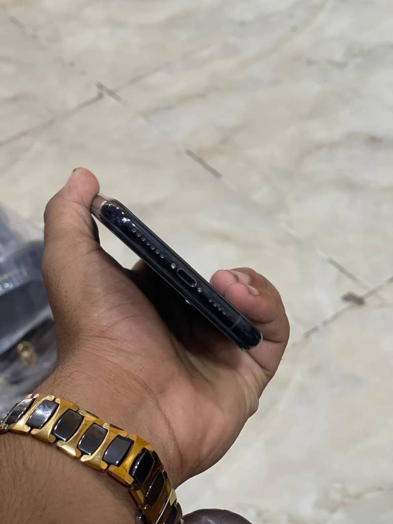 Apple iPhone 11 Pro Max 2