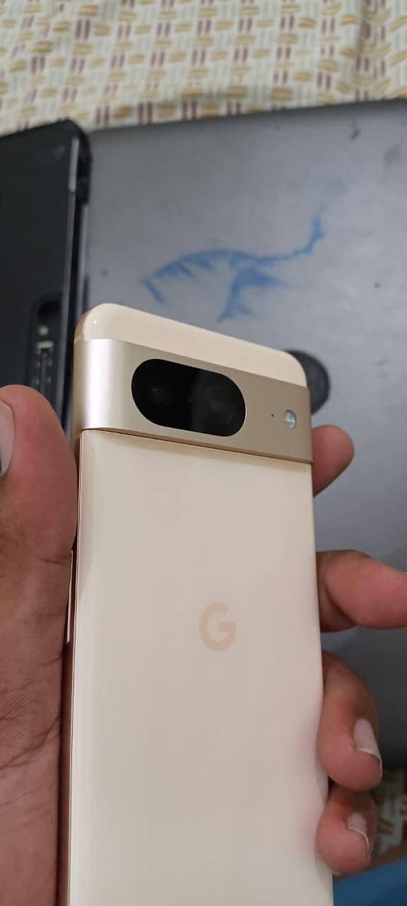 Google Pixel 8 4