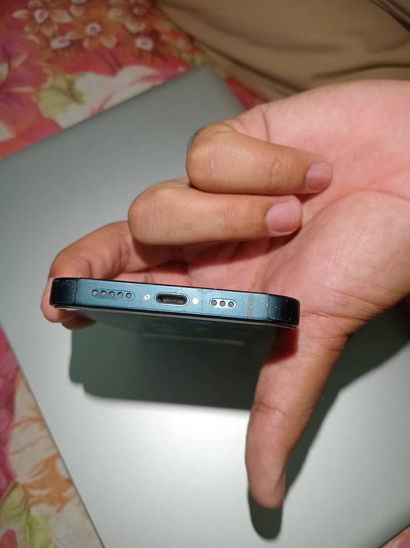 Apple iPhone 13 2