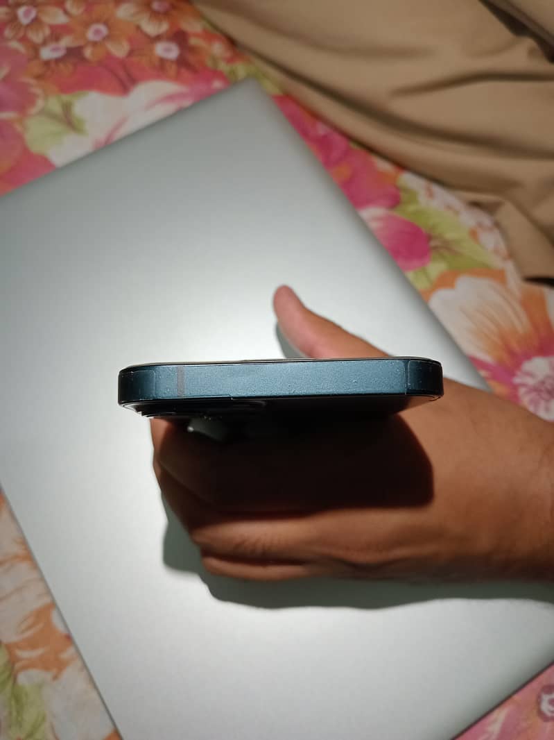 Apple iPhone 13 6