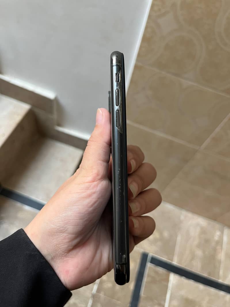 Apple iPhone X 3