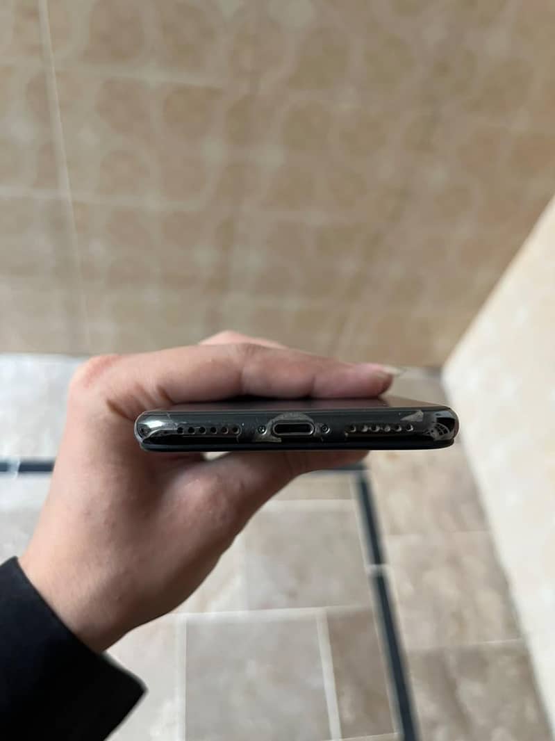 Apple iPhone X 4