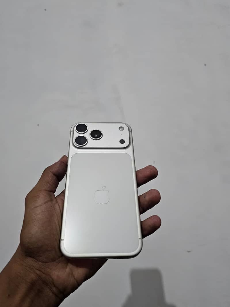 Apple iPhone 17 Pro Max 2