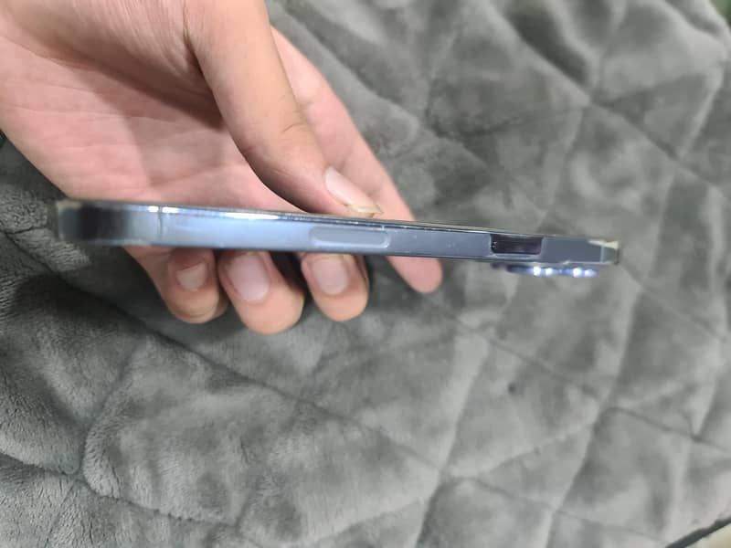 Apple iPhone 13 Pro Max 2