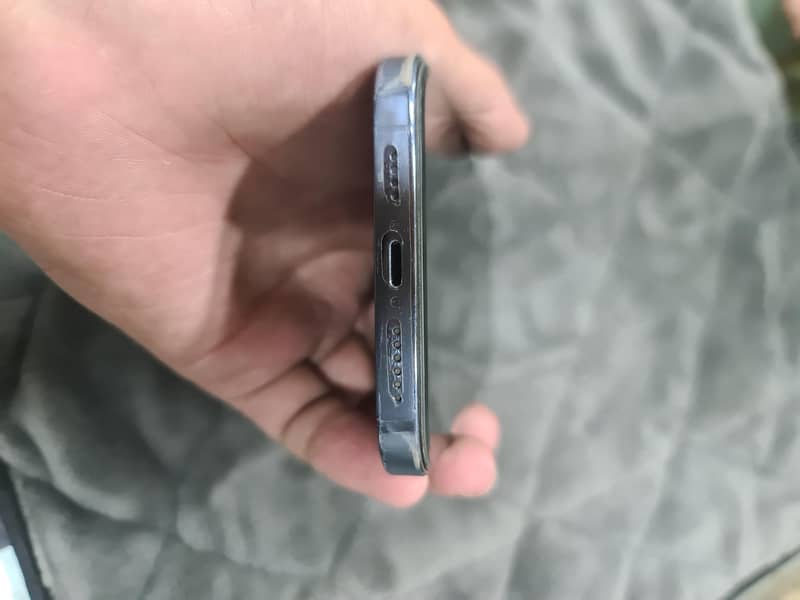 Apple iPhone 13 Pro Max 4