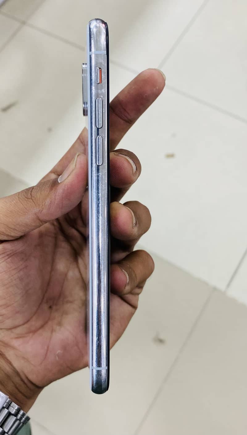 Apple iPhone X 4