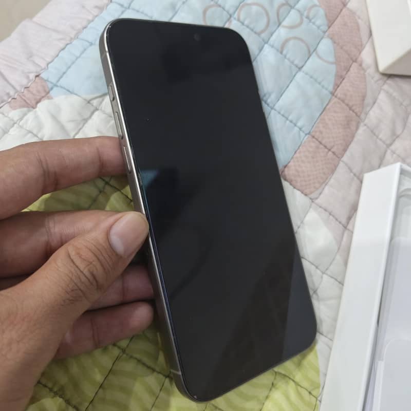 Apple iPhone 15 Pro Max 2