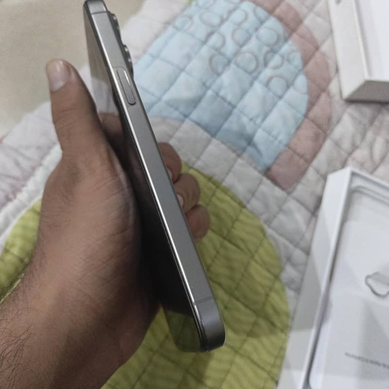 Apple iPhone 15 Pro Max 5