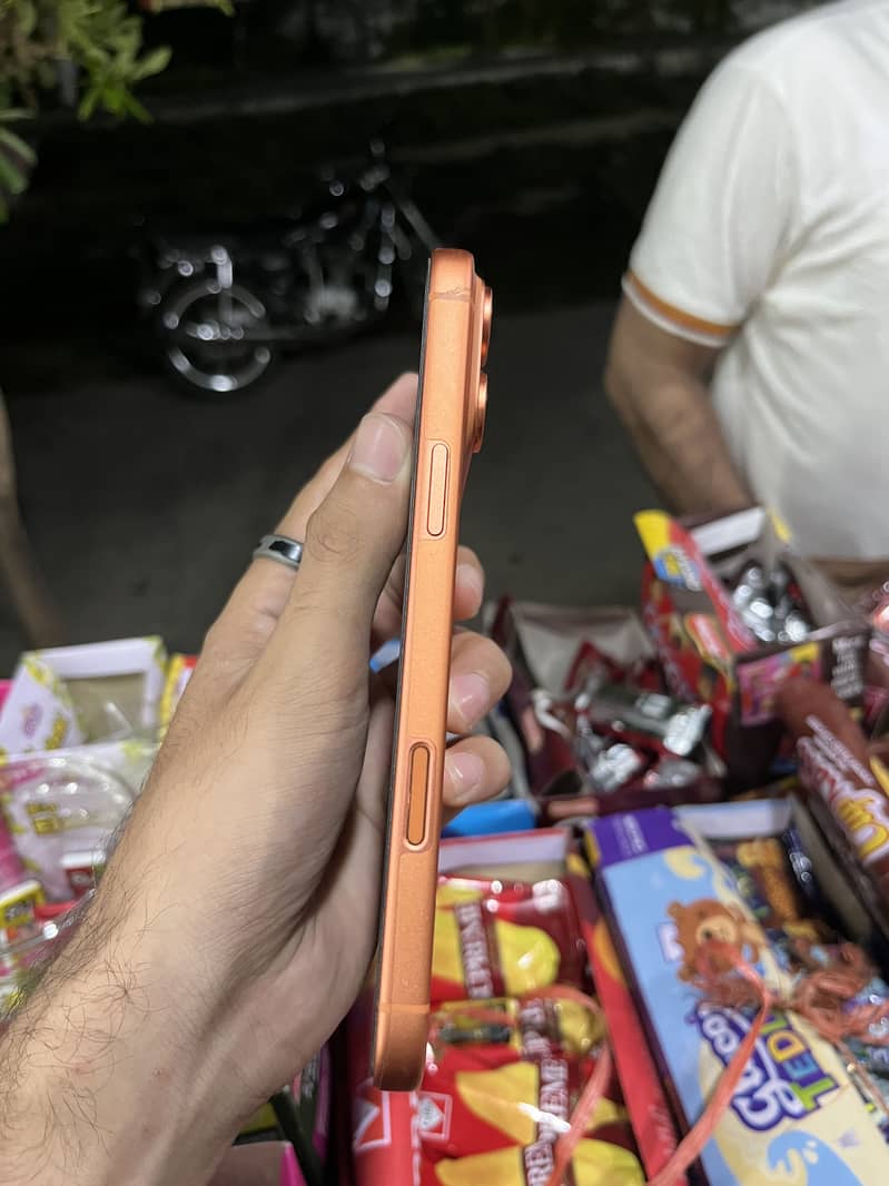 Apple iPhone 17 Pro Max 4
