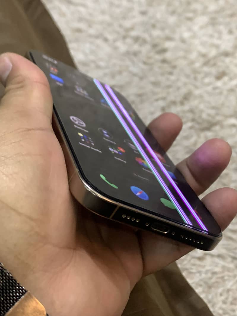 Apple iPhone 16 Pro Max 4