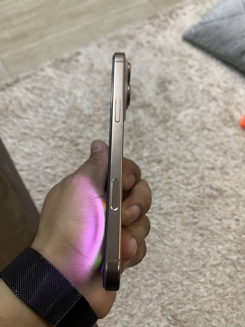 Apple iPhone 16 Pro Max 6