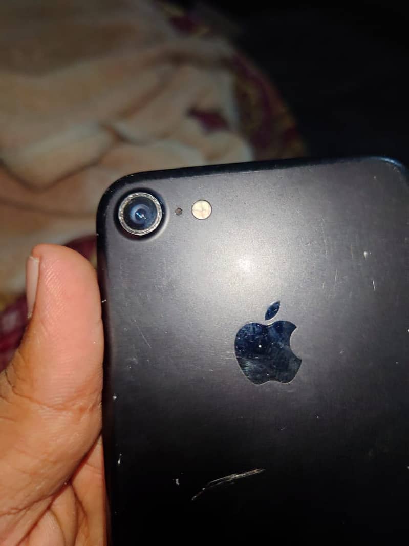 Apple iPhone 7 0