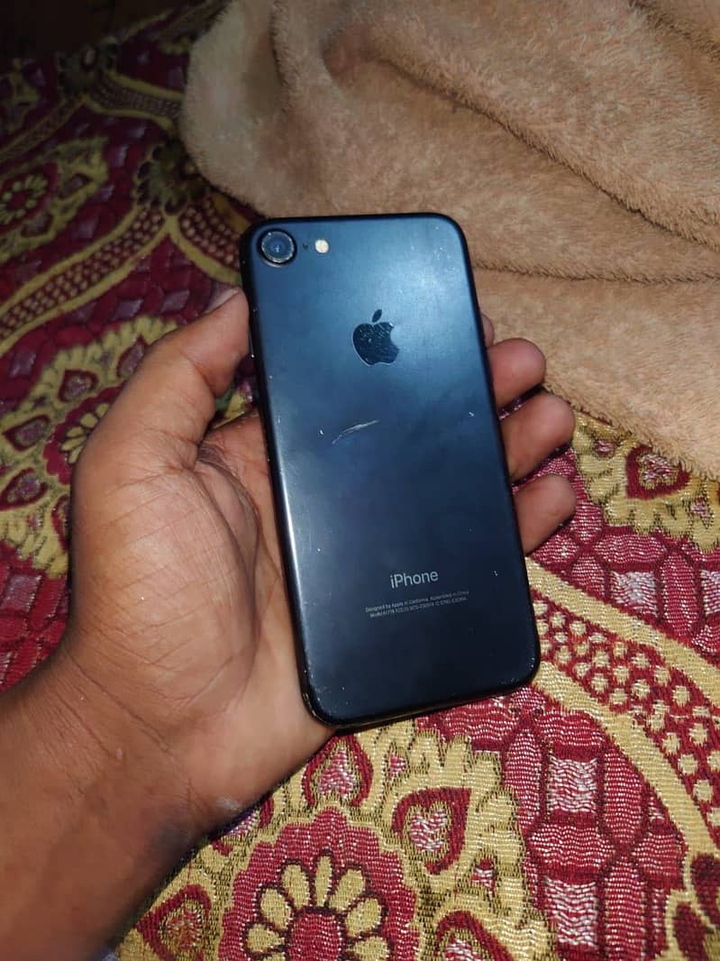 Apple iPhone 7 2