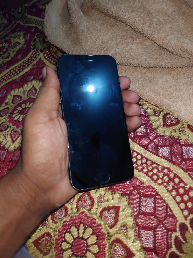 Apple iPhone 7 3