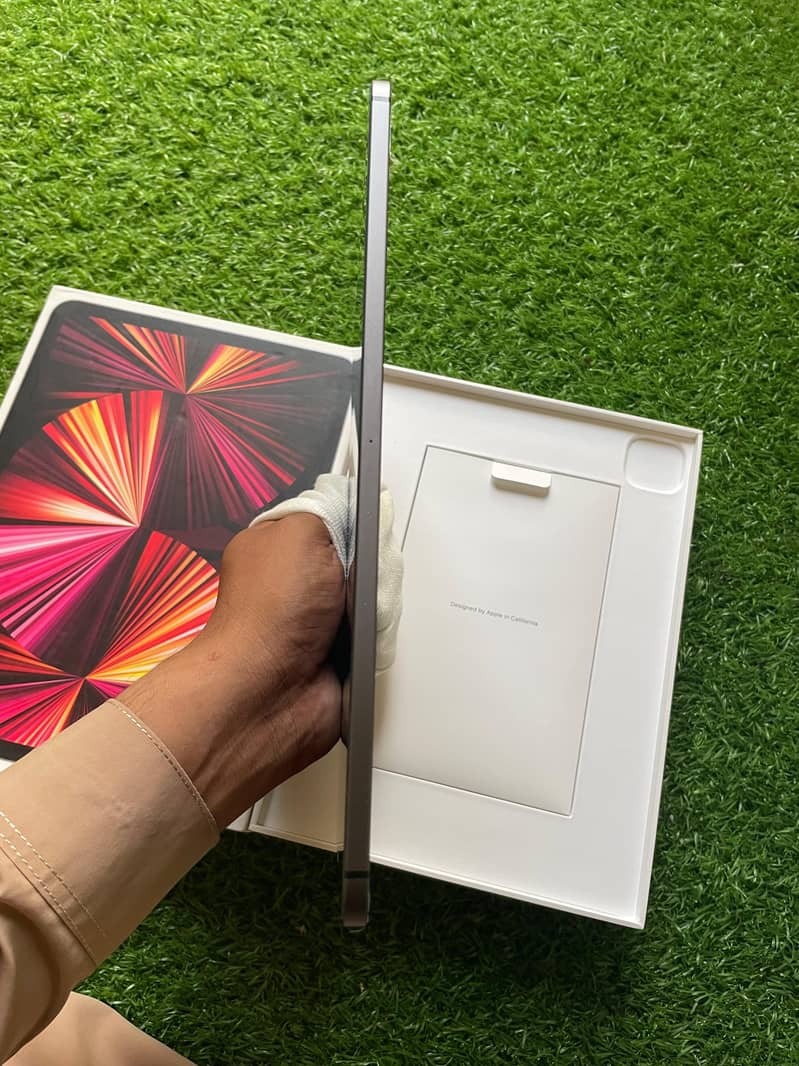 iPad Pro 11 (3rd Generation), Wifi & Cellular 7