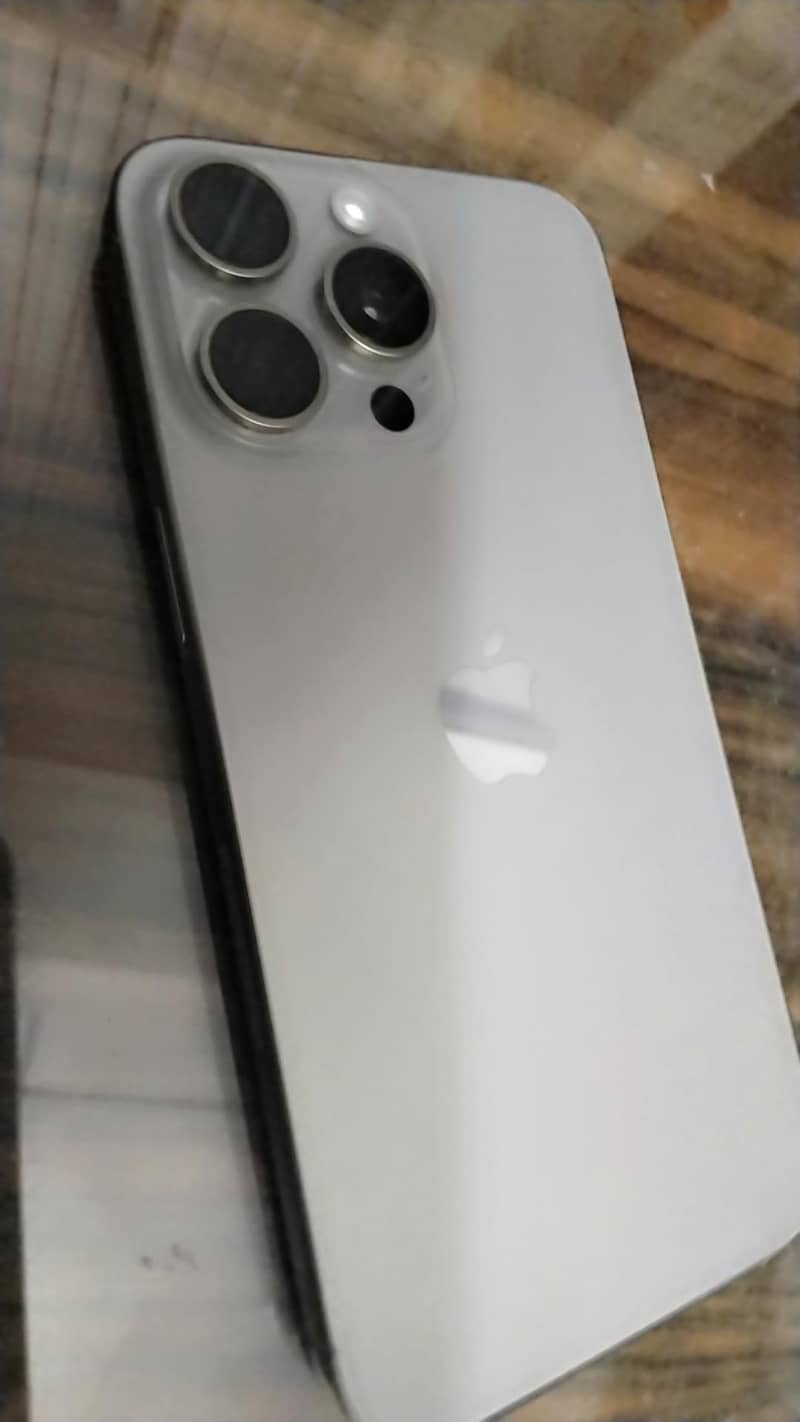 Apple iPhone 15 Pro Max 2