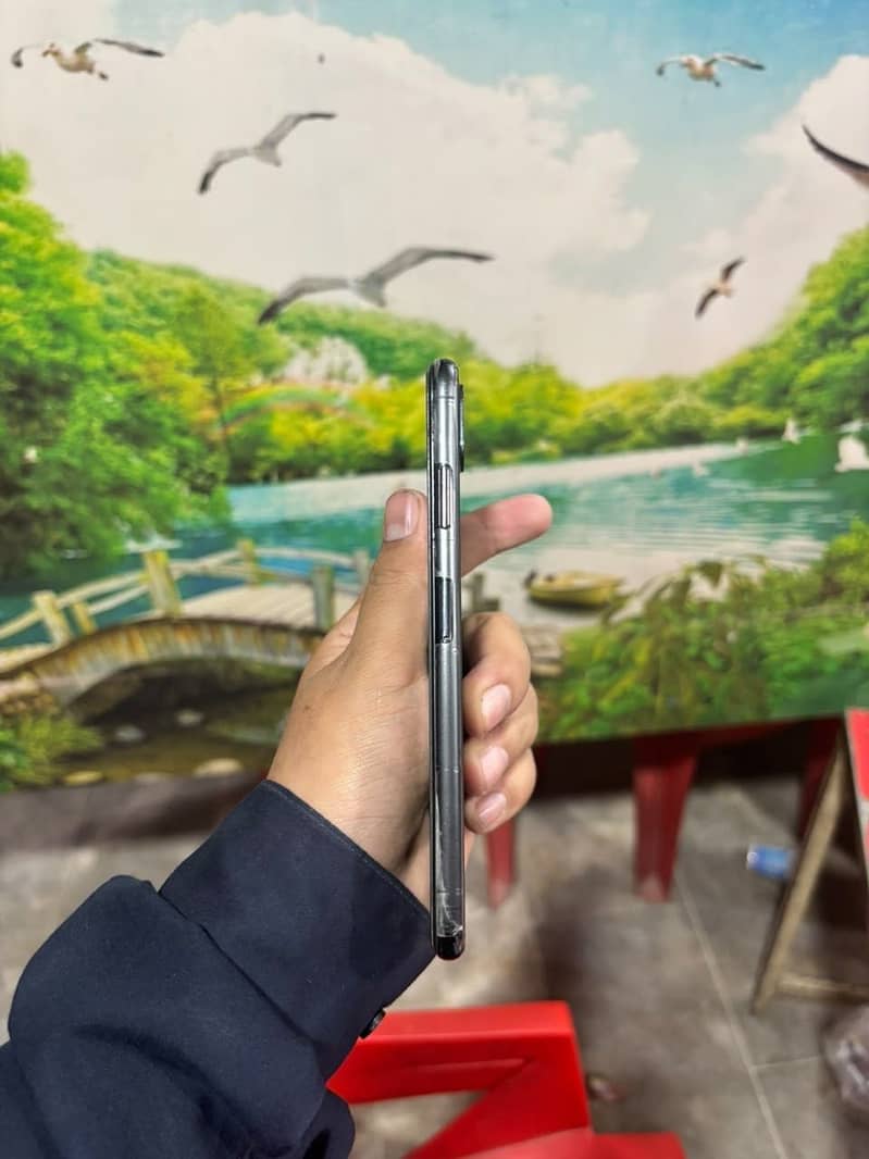 Apple iPhone XS Max 4