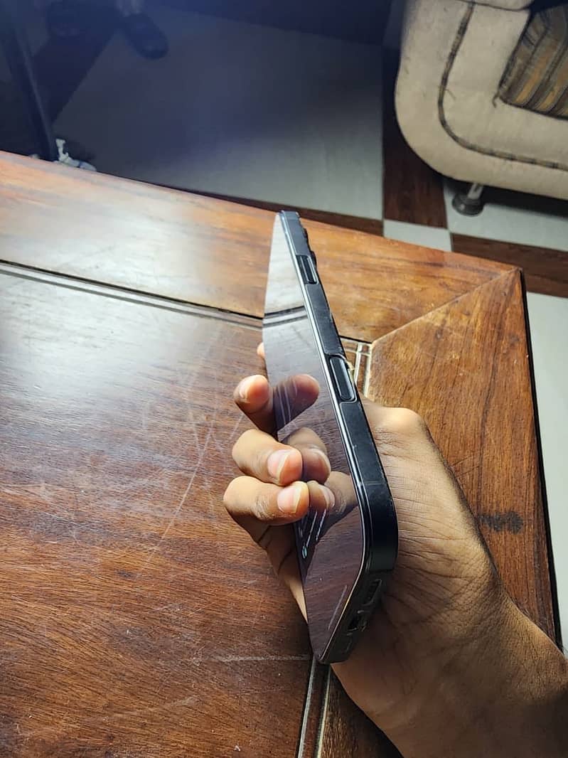 Apple iPhone 16 Pro Max 10