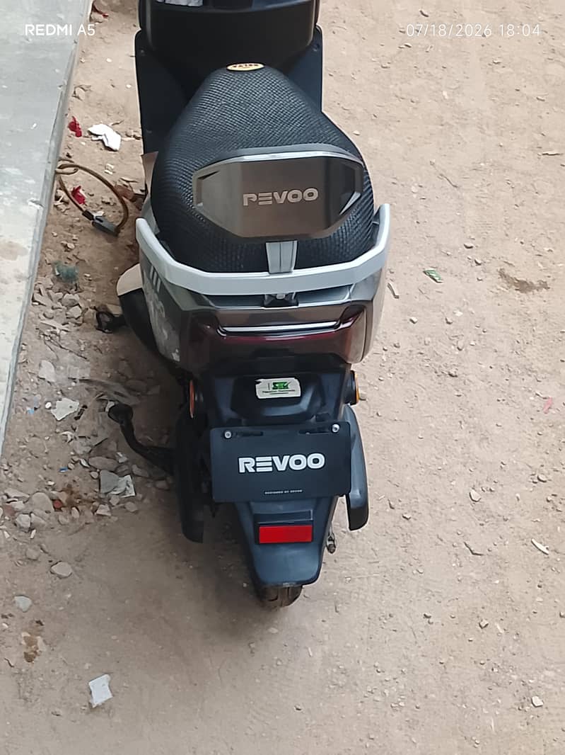 revoo a12 2