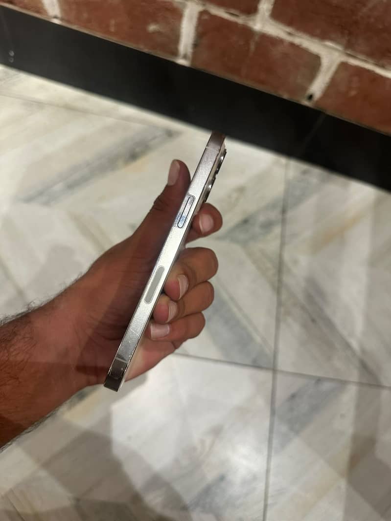 Apple iPhone 13 Pro 4