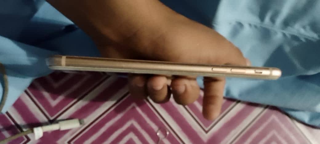 Apple iPhone 8 Plus 1