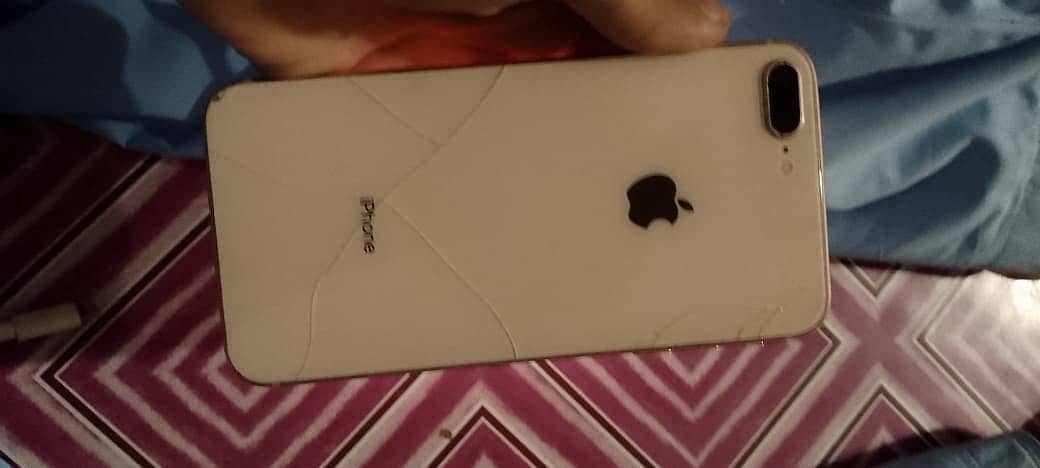 Apple iPhone 8 Plus 2