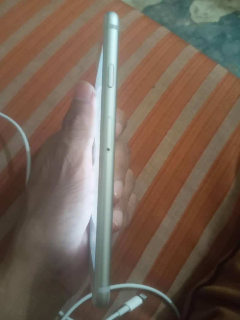Apple iPhone 6S 4