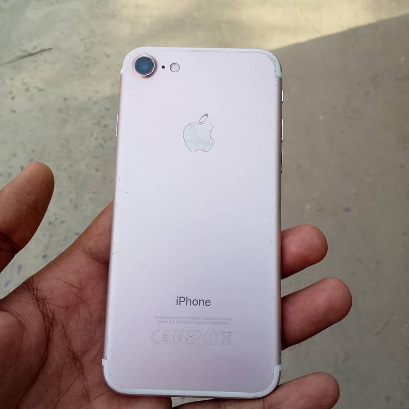 Apple iPhone 7 1
