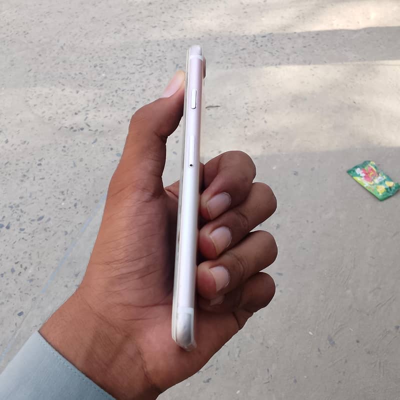 Apple iPhone 7 3