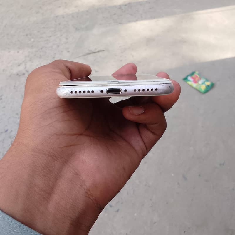 Apple iPhone 7 4