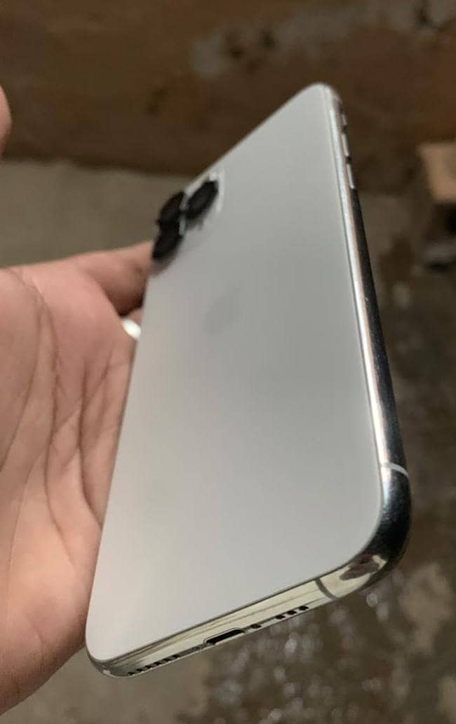 Apple iPhone 11 pro 3
